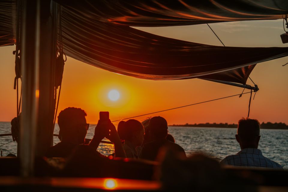 Queen Bee Sunset Cruise With Swim Stops and Dinner - Itinerary