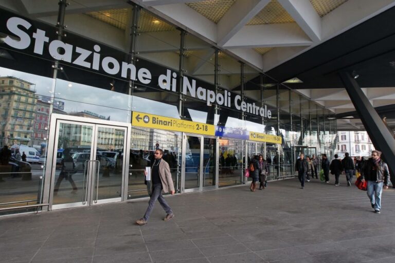 Transfer From Amalfi Coast to Naples Center and Vice Versa