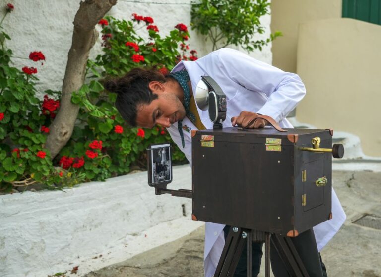 Vintage Photoshooting With a Box Camera