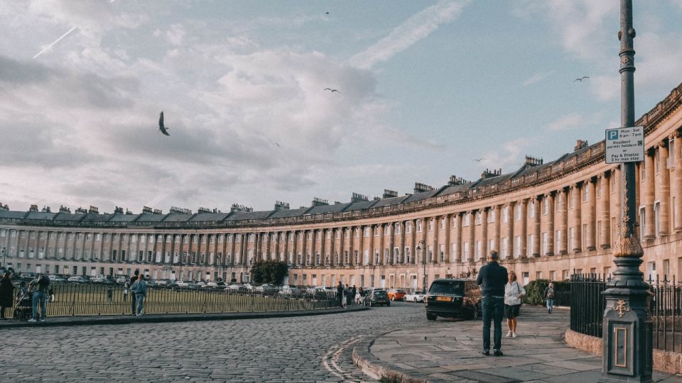 Bath: Self Guided City Walk and Interactive Treasure Hunt - Experience Highlights