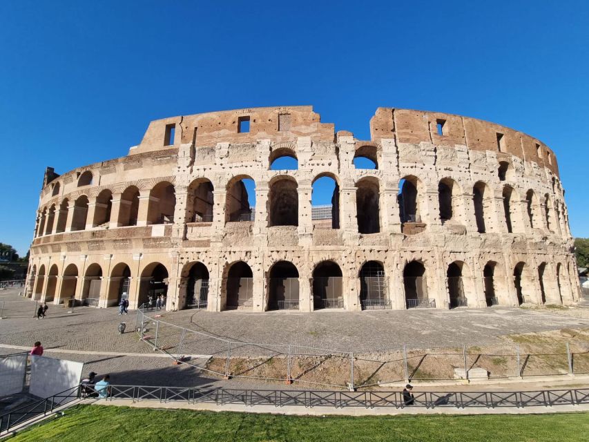 Rome: Colosseum, Palatine Hill and Roman Forum Private Tour - Itinerary