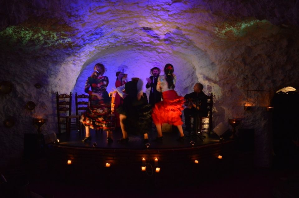 Granada: Flamenco Show at Templo Del Flamenco With Drink - Duration and Rating