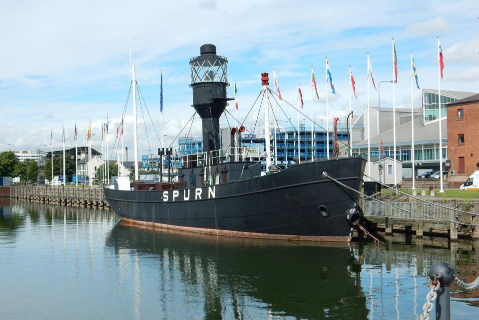 Hull: Quirky Self-Guided Smartphone Heritage Walks - The Magnificent Parish Church Visit