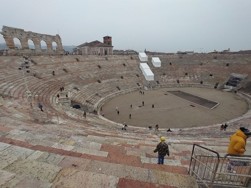 Verona: Small Group Guided Walking Tour With Arena Tickets - Meeting Point