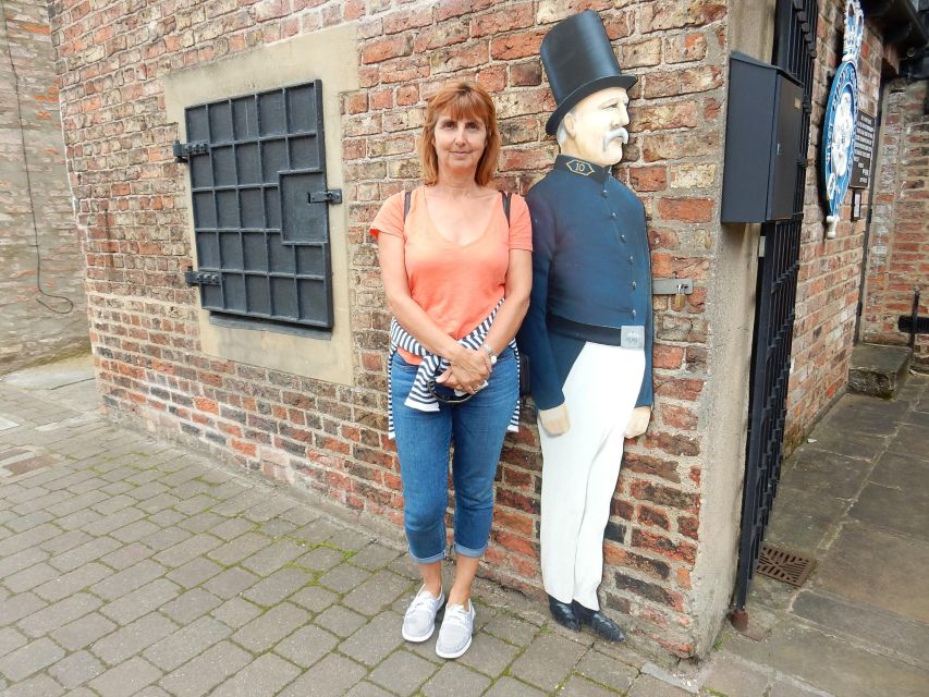 Ripon: Quirky Self-Guided Smartphone Heritage Walks - Discover Unique Fruit Carving Art