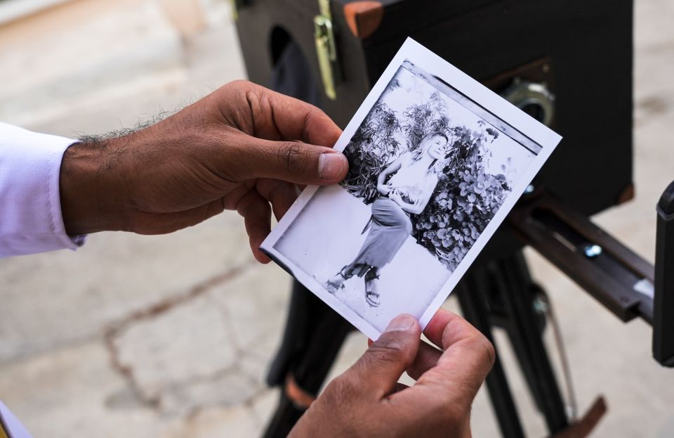 Vintage Photoshooting With a Box Camera - Explore Historic Athens