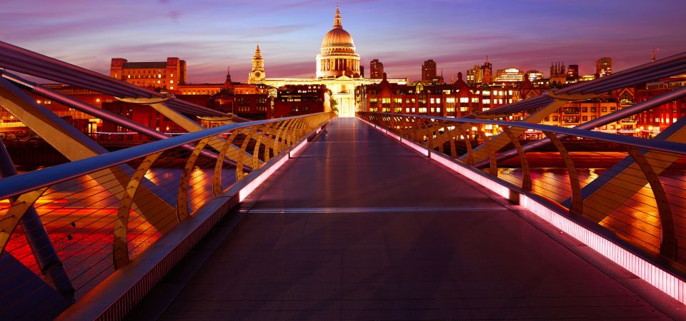 London: App-Based Walking Tour With 15 Stops - St. Pauls Cathedral Exploration