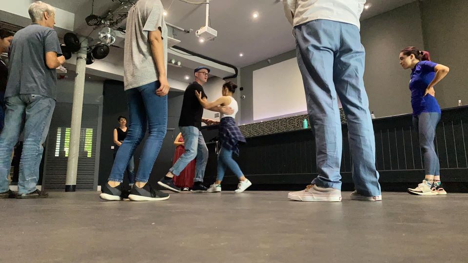 Swing Dancing Class With London Locals - Key Points