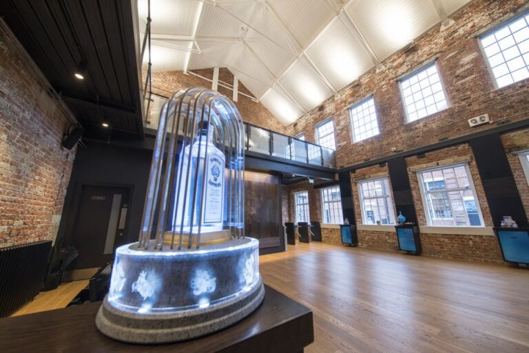 Bombay Sapphire Distillery: Guided Tour & Gin Cocktail