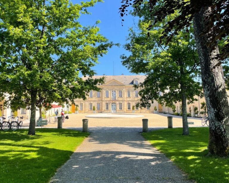 Bordeaux: Médoc & St-Emilion Wine Regions Tour With Tastings