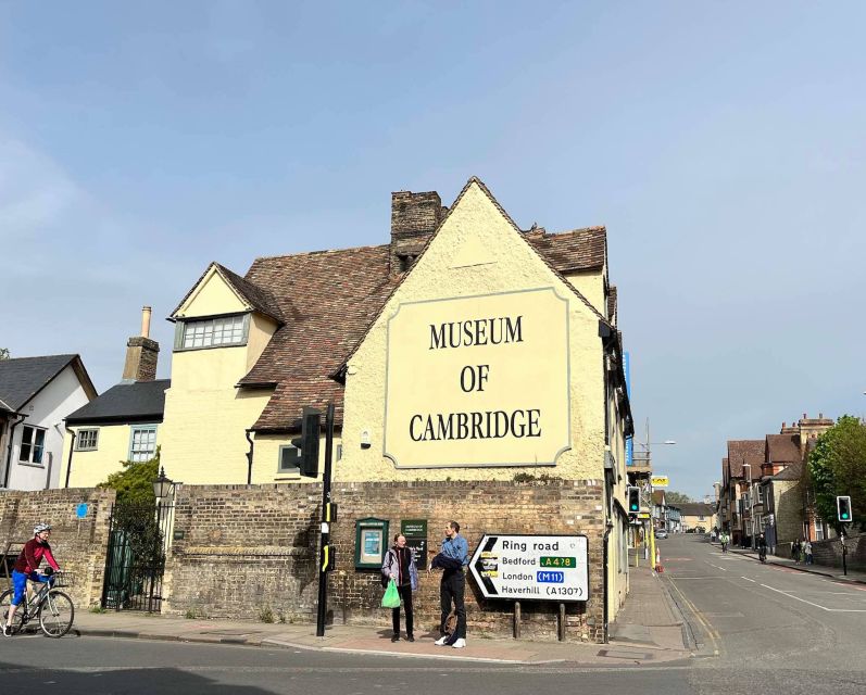 Cambridge: Self-Guided Colleges Walking Tour and Sightseeing