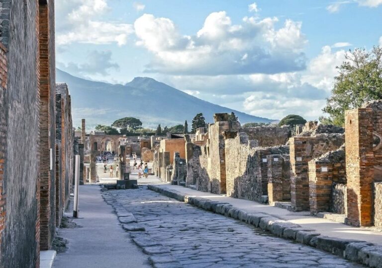 From Amalfi: Pompeii and Mount Vesuvius Private Day Trip