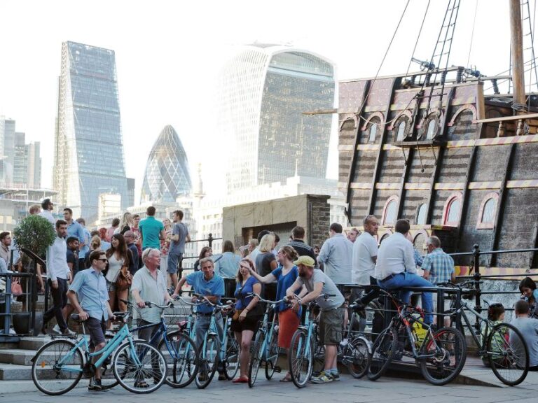 London: Old Town 3.5-Hour Bike Tour