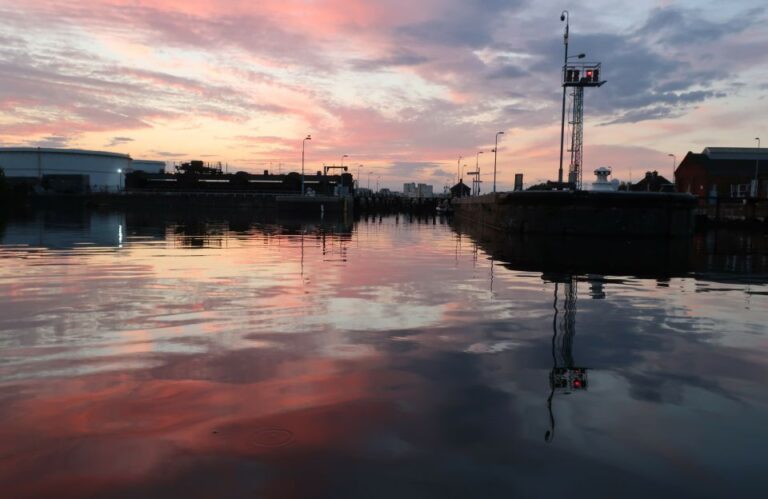 Manchester: Swing and Rat Pack River Cruise