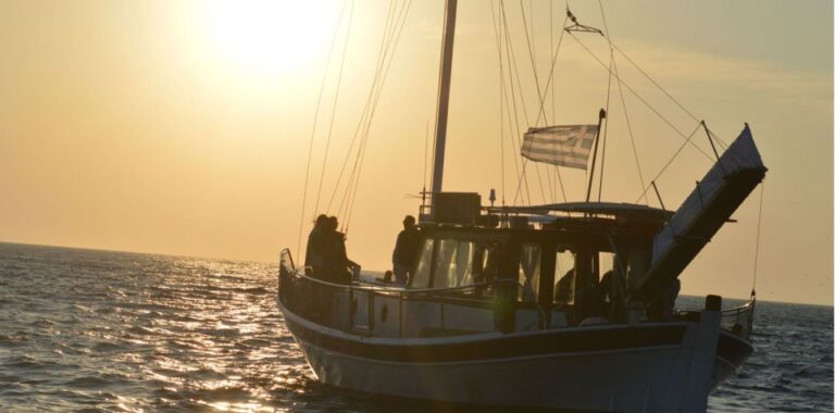 Mykonos: Sunset Boat Trip With Snacks and Drinks