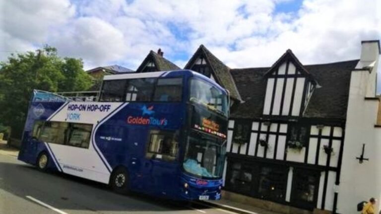 York: Hop-on Hop-off Sightseeing Bus Tour