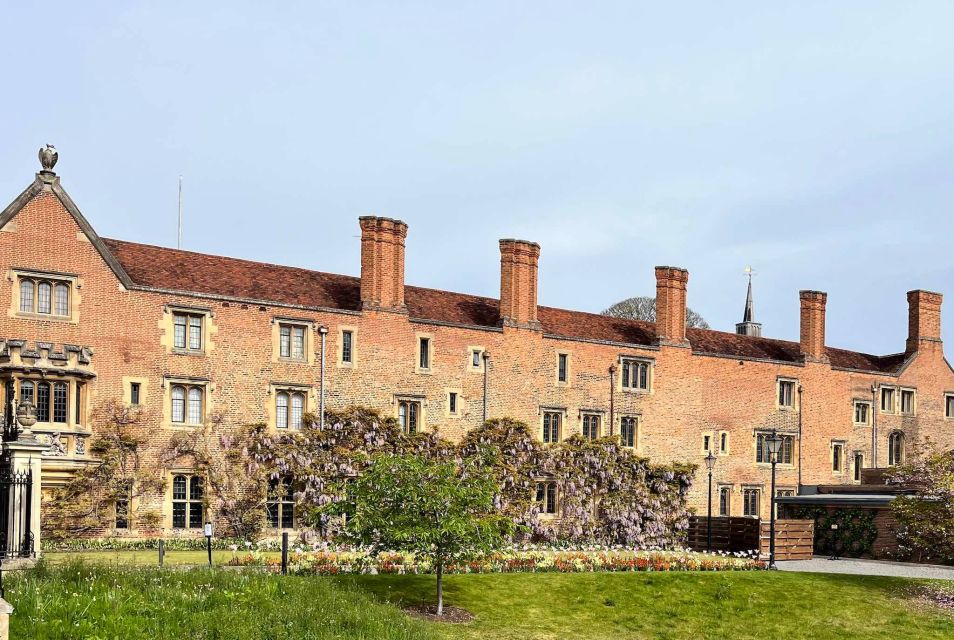 Cambridge: Self-Guided Colleges Walking Tour and Sightseeing - Tour Description