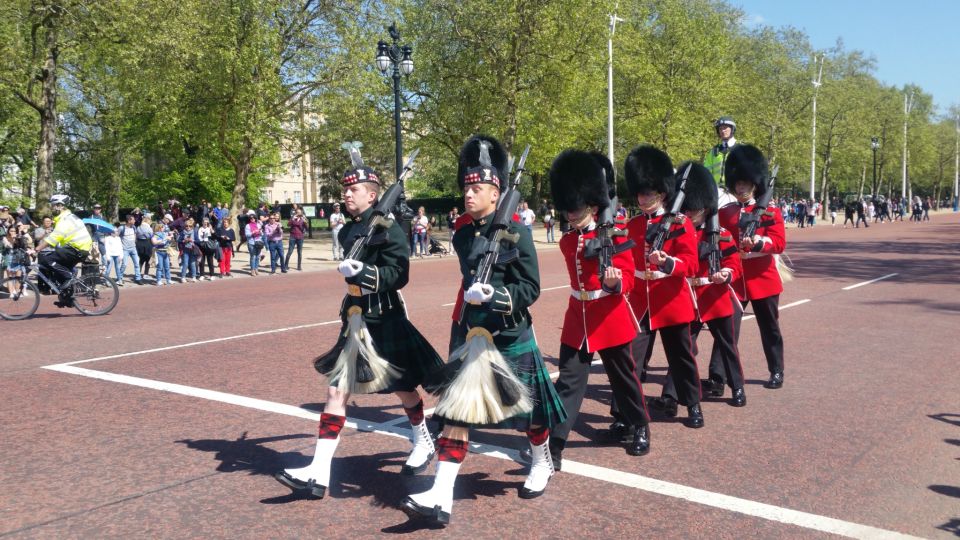 London: Changing of the Guard Walking Tour - Activity Highlights