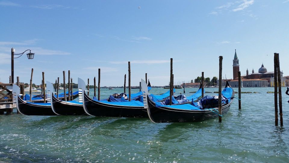 GONDOLA Tour With Four Seasons Concert by VENICE in GONDOLA - Full Description