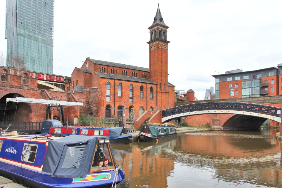 Manchester: First Discovery Walk and Reading Walking Tour - Experience