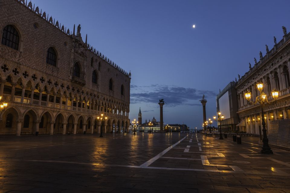 Venice: Private Ghost Tour and Gondola Ride - Experience Description