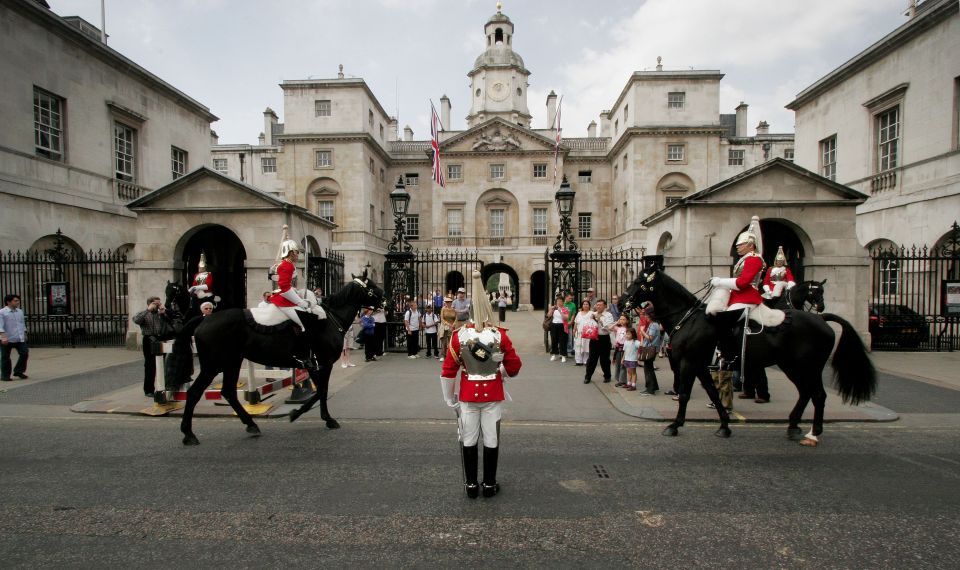 London: Household Cavalry Museum Entry Ticket - Background