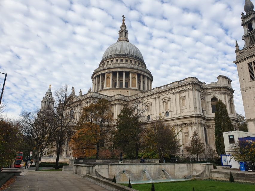 Roman Ruins to Blitz Bombings: Londons Fiery History - Common questions