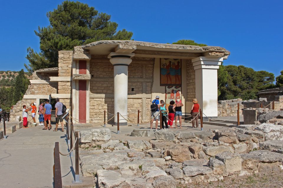 Heraklion, Knossos & Minoan Culture Show - Common questions