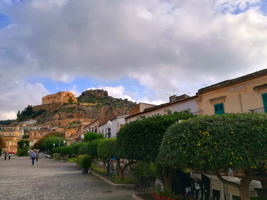 Scicli: Guided Walking Tour in Baroque City Center - Licensed Guide and Inclusions