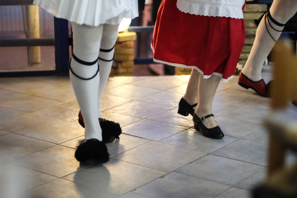 Greek Dancing in Plaka With 3-Course Meal