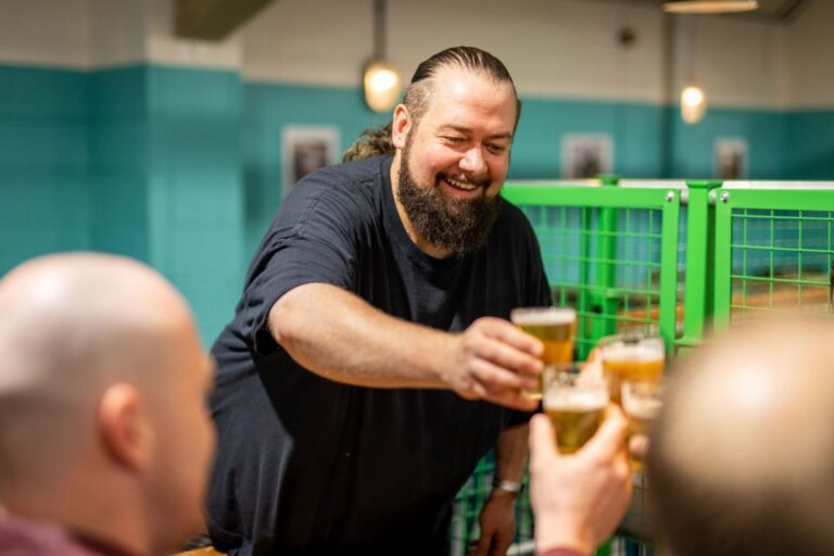 London: Craft Brewery Tour With Tasting of 4 Beers