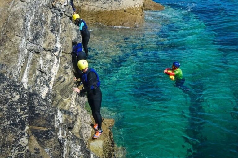 Newquay: Coasteering