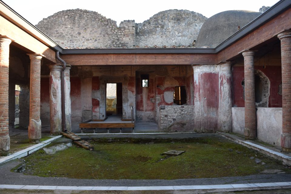 Pompeii: Private Guided Tour With Lunch