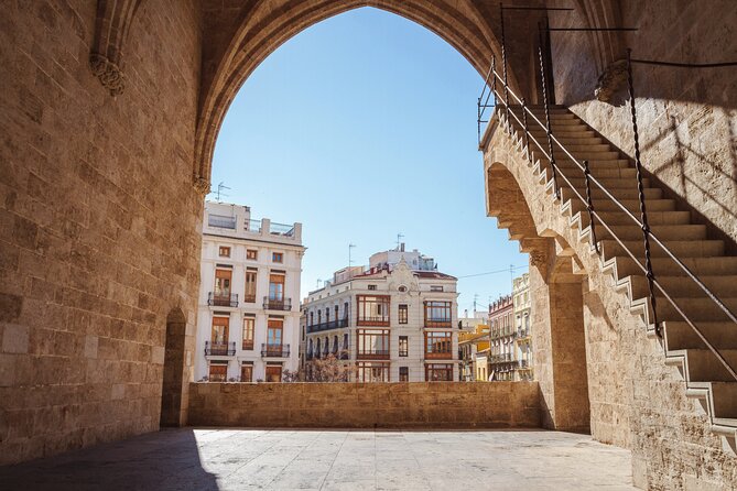 Layover in Valencia a Private Tour With a Local: Best Highlights of Valencia - Must-Visit Landmarks and Monuments