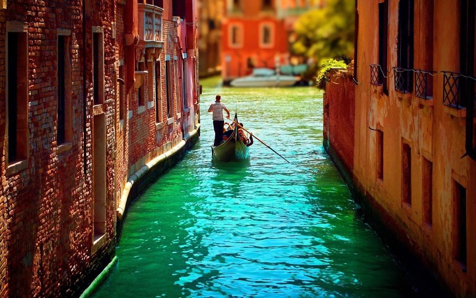 Venice: Historical Gondola Yard Private Tour - Booking Information