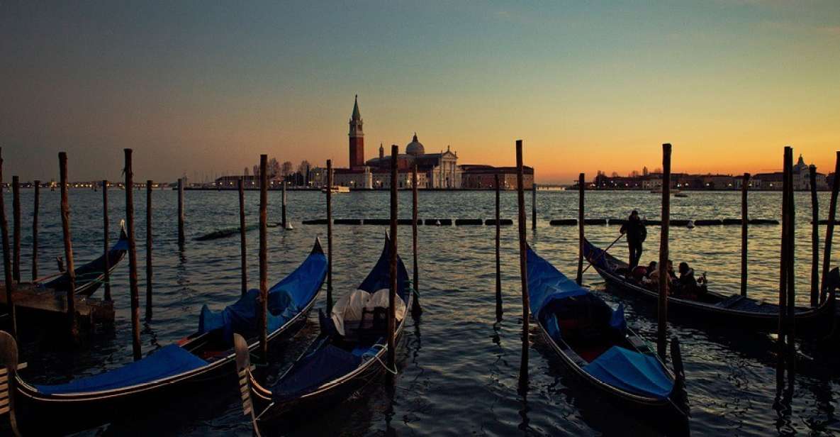 Venice: Private Evening Stroll With Gondola Ride - Guided Tour of Iconic Venetian Landmarks