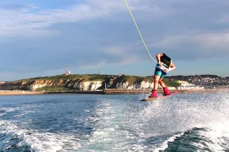 East Sussex: Wakeboarding Experience - Inclusions