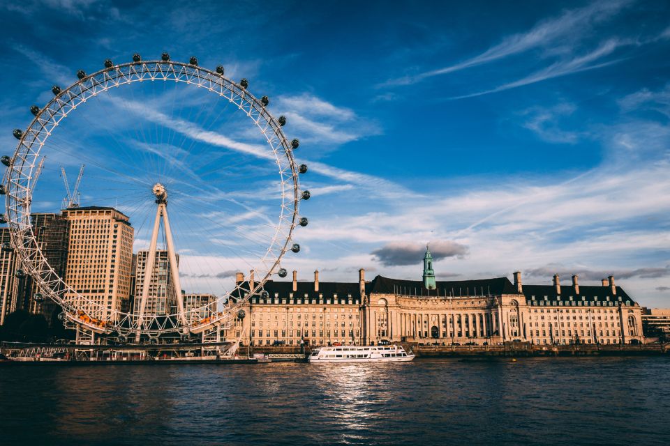 London: First Discovery Walk and Reading Walking Tour - Experience