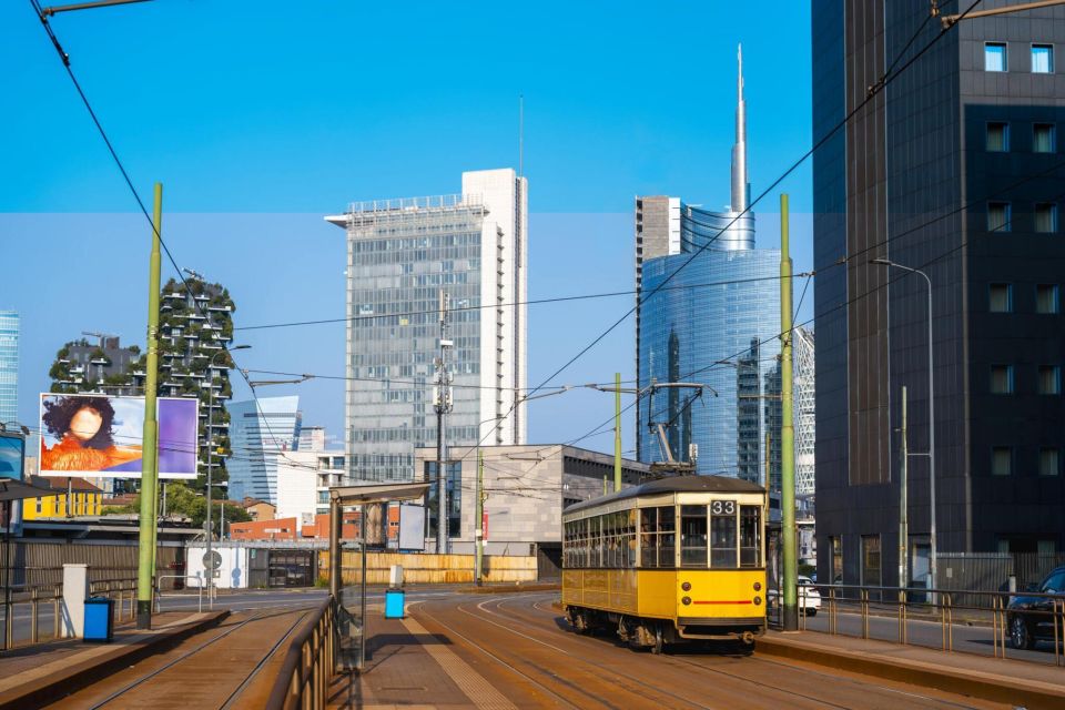 Milan: City Center Highlights Historical Tram Tour - Tour Experience