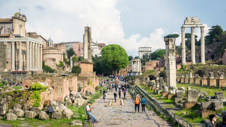 Palatine Hill and Roman Forum Tour With Fast-Track Entrance - Language Options Available