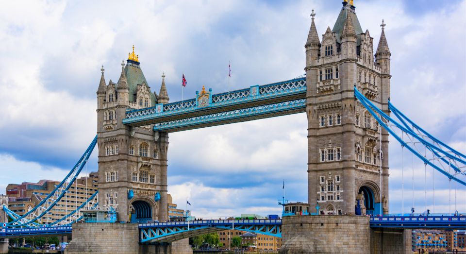 London: London Sightseeing Walking Tour With 30+ Sights - Landmarks and Attractions