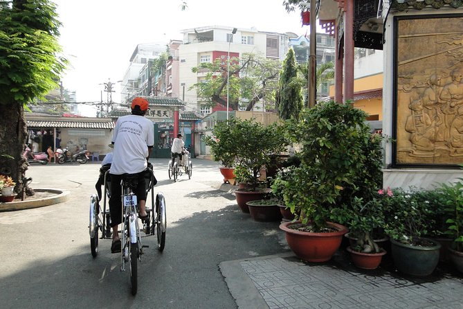 Half-day HO CHI MINH CITY CHINA TOWN TOUR BY CYCLO - Binh Tay Market Exploration