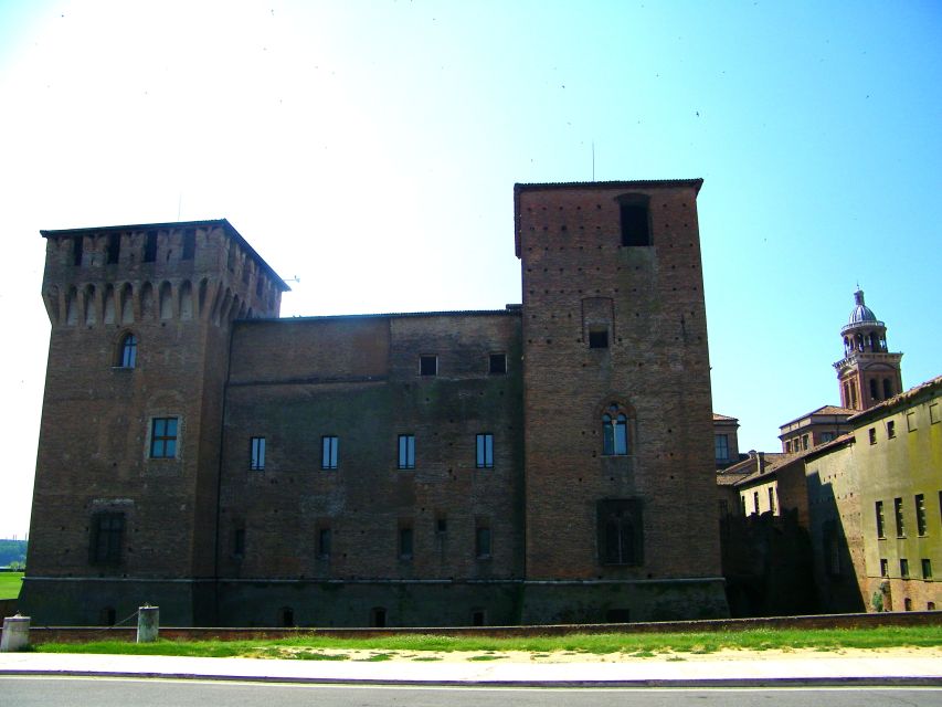 Mantua: Town Highlights and Monuments Walking Tour - Prominent Buildings to Explore