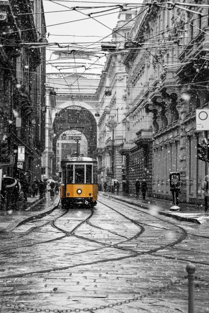 Milan: City Center Highlights Historical Tram Tour - Key Points