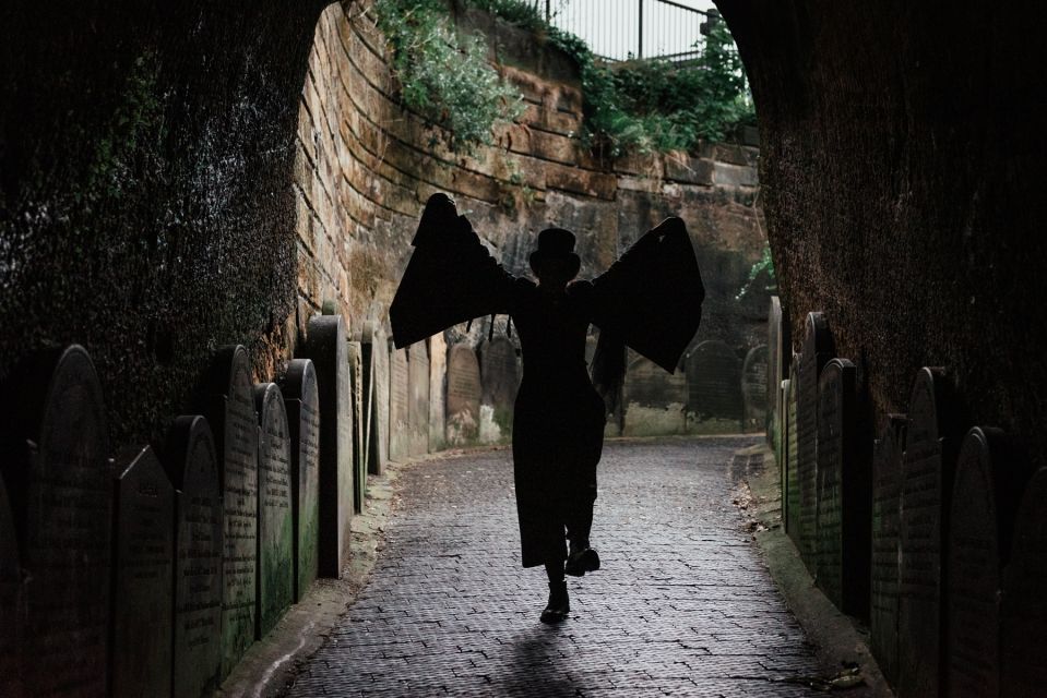 St James Secret Garden Cemetery Shivers Ghost Tour - Key Points