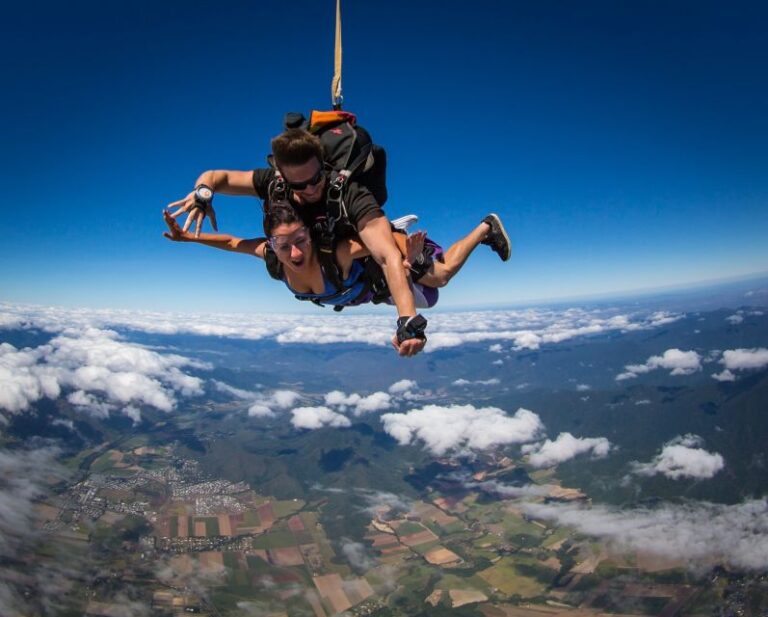 Cairns: Tandem Skydive From 15,000 Feet