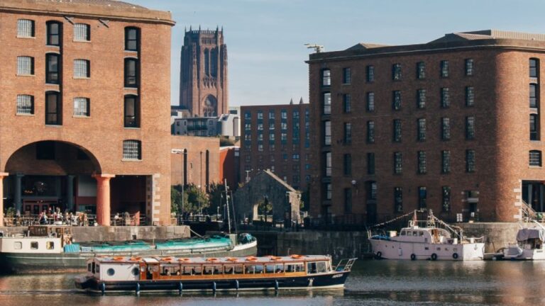 Liverpool: Self-Guided City Walk & Interactive Treasure Hunt