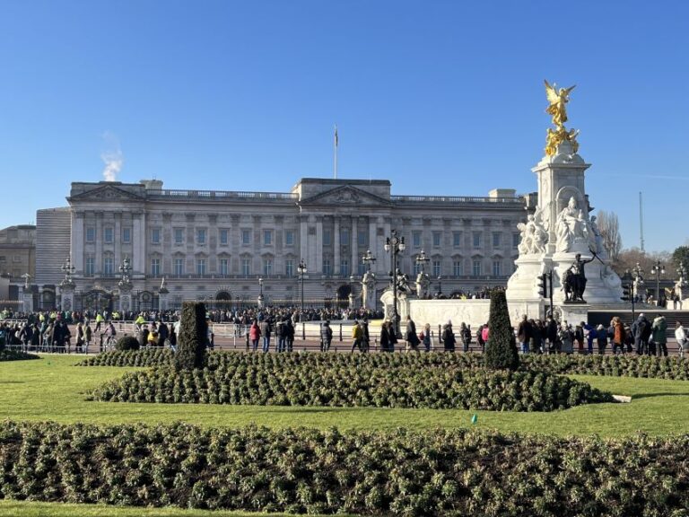 London: Royal Family and Changing of the Guards Walking Tour