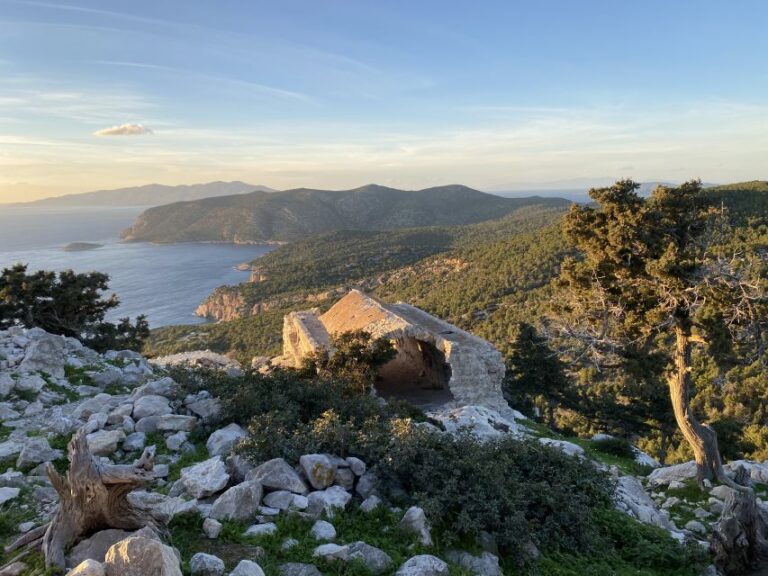 Monolithos: Small Group Hike and Sunset at Monolithos Castle