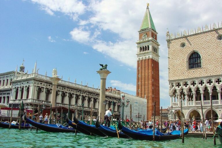 Private Venice Walking Tour and Gondola Ride